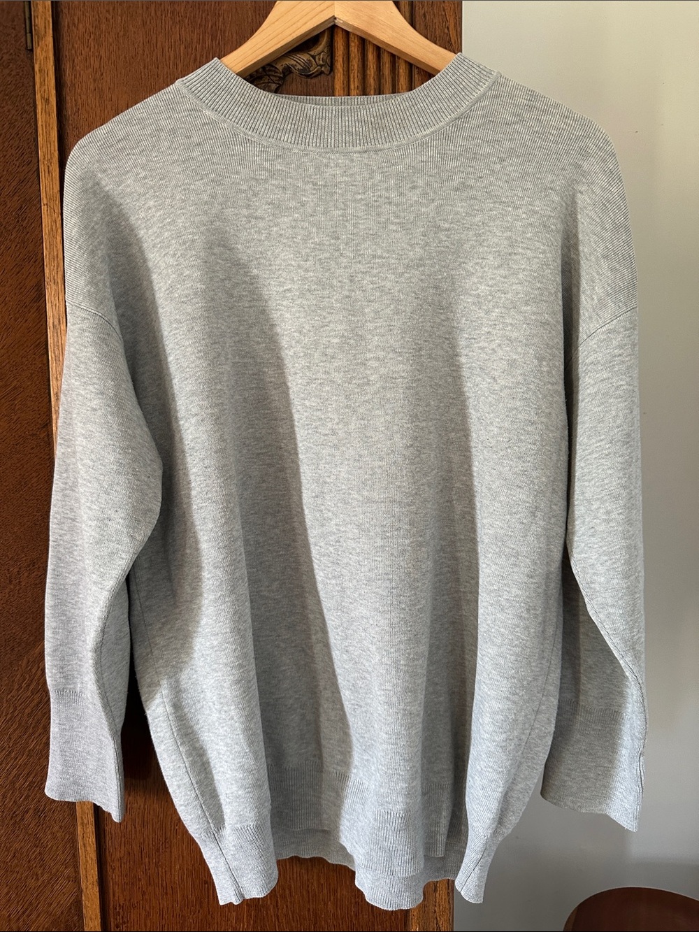 Ingrid & Isabel Crewneck Grey Lightweight Sweater sz Medium